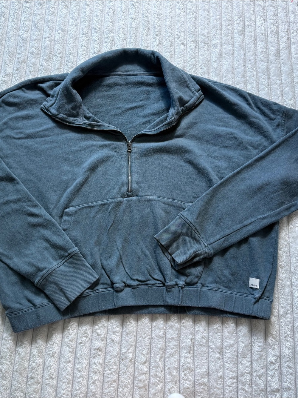 Vuori women’s Gray Pullover Sweatshirt Solid 1/2 Zip Mock Neck Pocket Size S